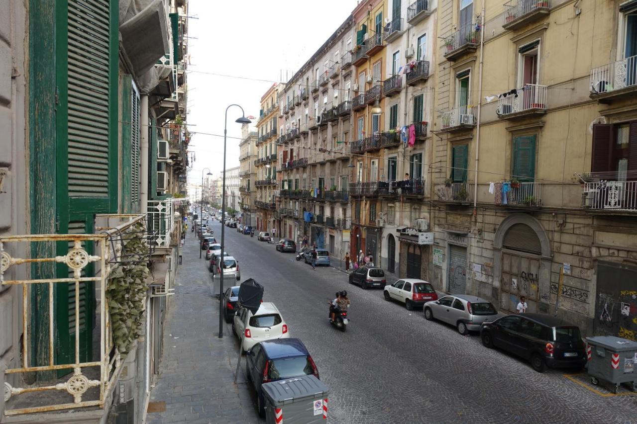 Akasa Di Flock * Naples